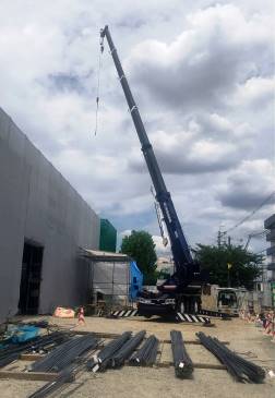 30572